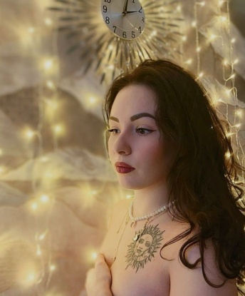 🌟 У меня длинные ноги, стройная фигура и обольстительная улыбка, которая сведет тебя с ума. ✨ Я знаю, как доставить настоящее удовольствие, и мои услуги доступны тебе в Москве. 💋 Я могу стать твоей умелой спутницей на вечер, провести незабываемую ночь или просто подарить тебе массу нежности и ласки. Мои фото настоящие и я гарантирую полную конфиденциальность. У меня есть отличные отзывы и я предлагаю широкий спектр услуг для твоего удовольствия. ⭐️ Жду встречи с тобой! 💫 Ксения